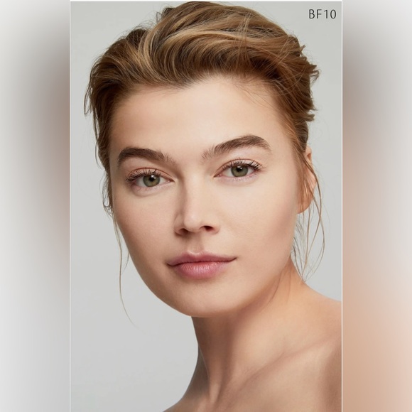 Clé de Peau Beauté Radiant Fluid Natural Foundation - Picture 2 of 6